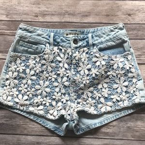 Roxy lace light wash short shorts size 3